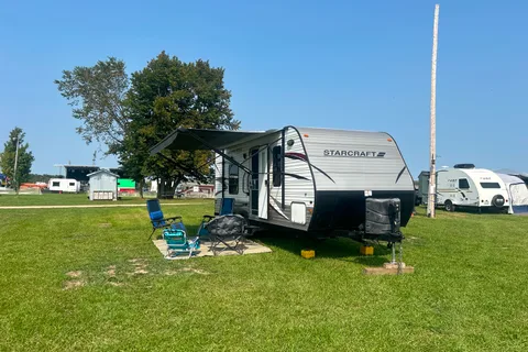 Jodi and Jerry’s Starcraft Autumn Ridge 24ft Travel Trailer