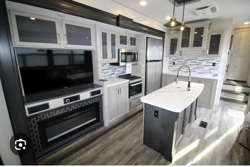 2 full bedrooms with 2 baths, Keystone Avalanche 390DS Fifth Wheel