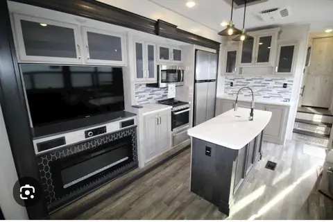 2 full bedrooms with 2 baths, Keystone Avalanche 390DS Fifth Wheel