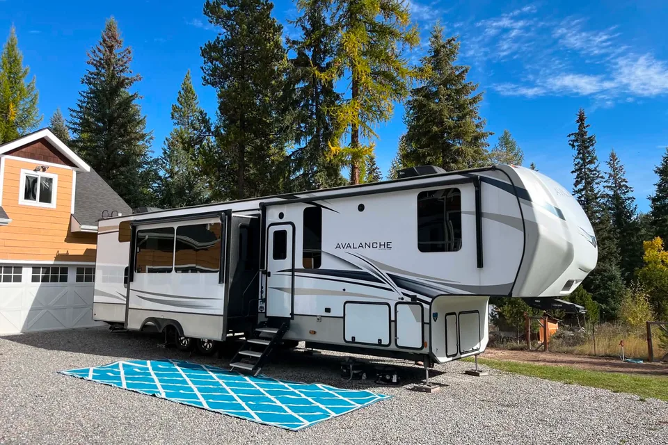 2 full bedrooms with 2 baths, Keystone Avalanche 390DS Fifth Wheel