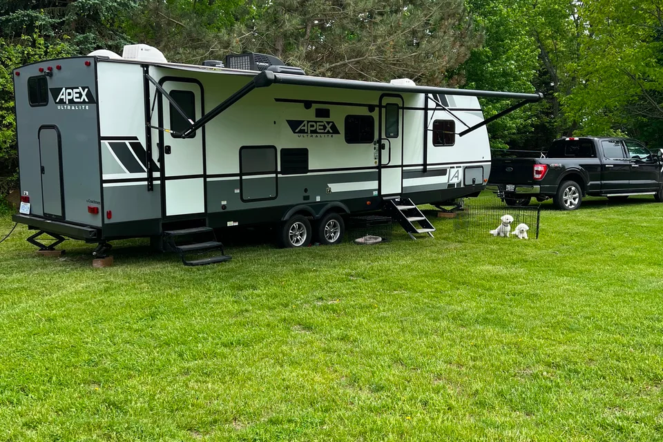 Peter's Coachman Apex 290BHS Travel Trailer