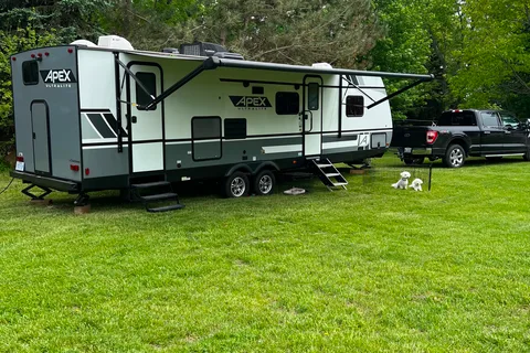Peter's Coachman Apex 290BHS Travel Trailer