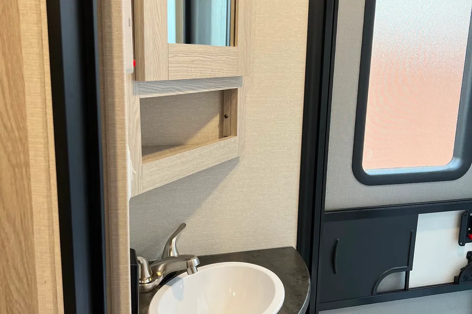 Peter's Coachman Apex 290BHS Travel Trailer