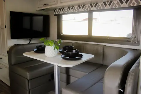 Modern Jayco Redhawk 24b- solar, sleeps 6