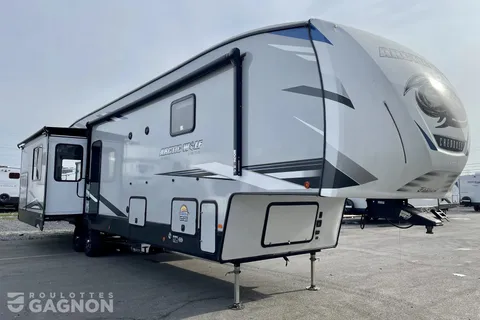 Magnifique Forest River arctic wolf 3660 Sellette