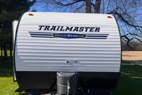 Cozy 19’ Gulf Stream – Easy Tow Weekend Escape