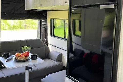 John's Roadtrek Zion srt Class B