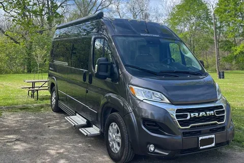 John's Roadtrek Zion srt Class B