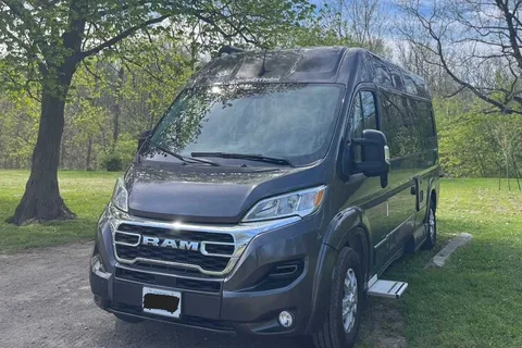John's Roadtrek Zion srt Class B