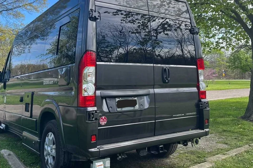 John's Roadtrek Zion srt Class B