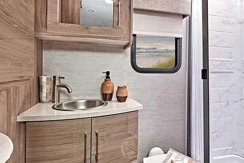 Catherine & Jose's 2021 Entegra Coach Qwest Class C