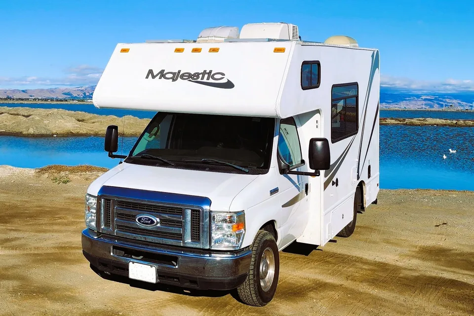 Meet “Wander” – Easy, Clean, Renovated 19' RV for New Travelers