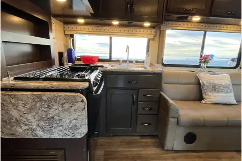 C11 Thor Luxury*NEW STARLINK WiFi-10 Sleeper-Bunks-2SlideOuts-Private Suite