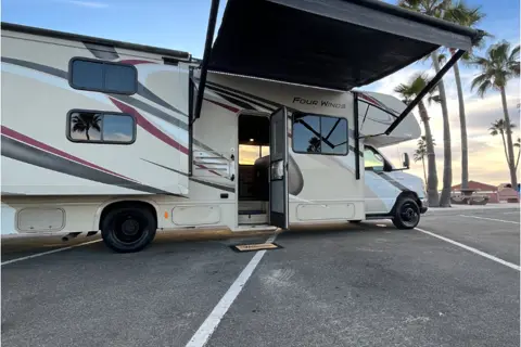 C11 Thor Luxury*NEW STARLINK WiFi-10 Sleeper-Bunks-2SlideOuts-Private Suite