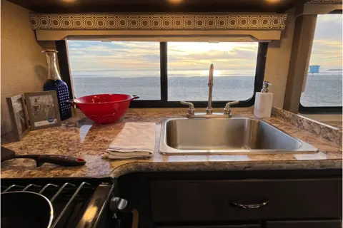 C11 Thor Luxury*NEW STARLINK WiFi-10 Sleeper-Bunks-2SlideOuts-Private Suite