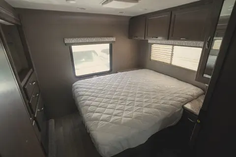 C11 Thor Luxury*NEW STARLINK WiFi-10 Sleeper-Bunks-2SlideOuts-Private Suite