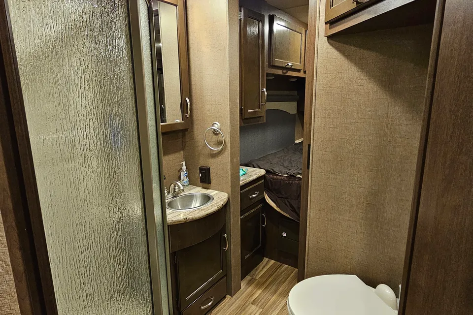 RPHeritage Group Thor Motor Coach ACE Class A