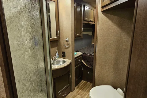RPHeritage Group Thor Motor Coach ACE Class A