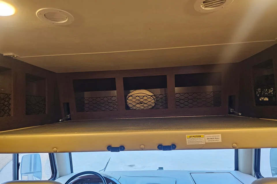 RPHeritage Group Thor Motor Coach ACE Class A