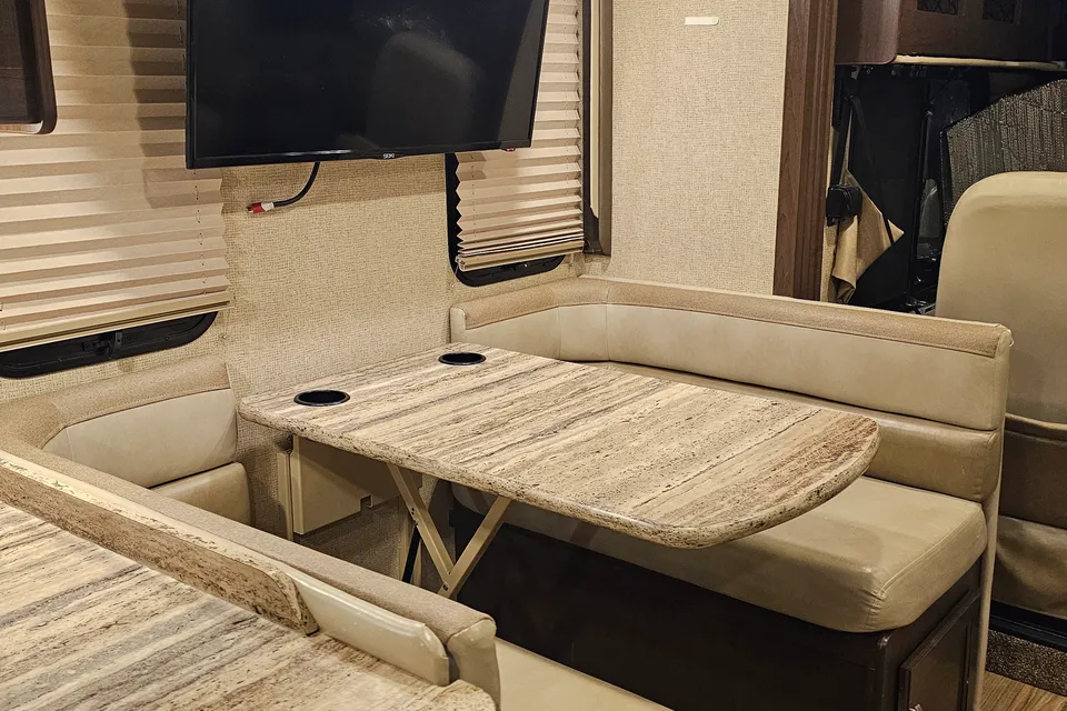 RPHeritage Group Thor Motor Coach ACE Class A