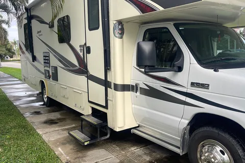 Alexander's Jayco Redhawks 29XK 2017 Class C