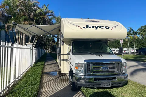 Alexander's Jayco Redhawks 29XK 2017 Class C