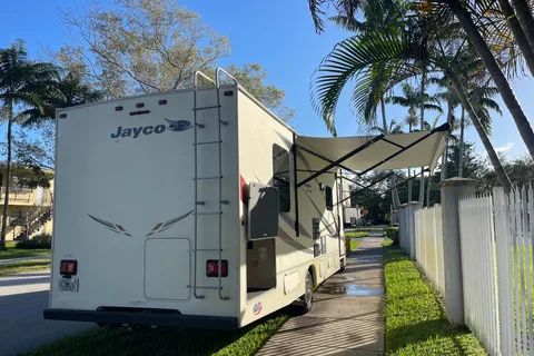 Alexander's Jayco Redhawks 29XK 2017 Class C