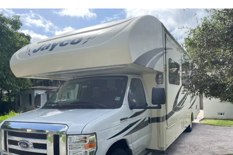 Alexander's Jayco Redhawks 29XK 2017 Class C