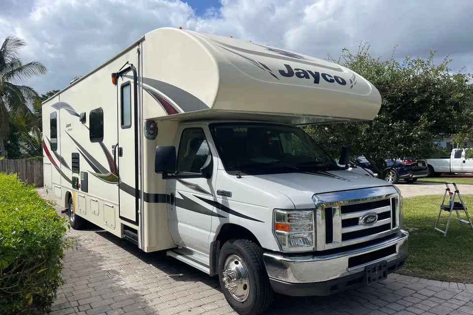 Alexander's Jayco Redhawks 29XK 2017 Class C