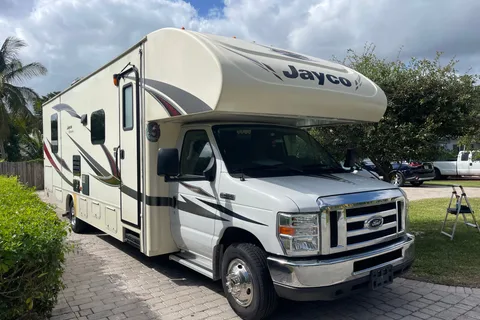 Alexander's Jayco Redhawks 29XK 2017 Class C