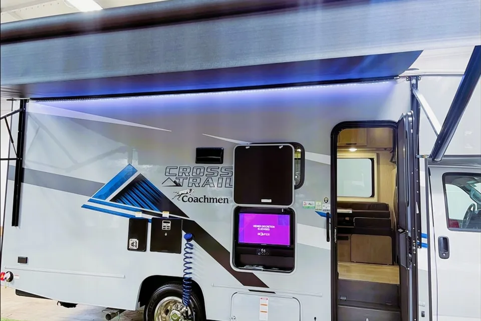 2022 Coachmen Cross Trail XL 