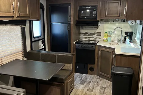 Resort at Lake Selmac RV Cottage