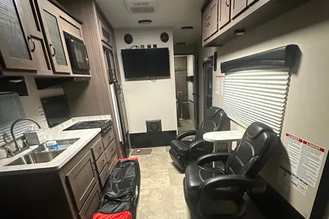 James's Coachmen 25QB Adrenaline Toy Hauler