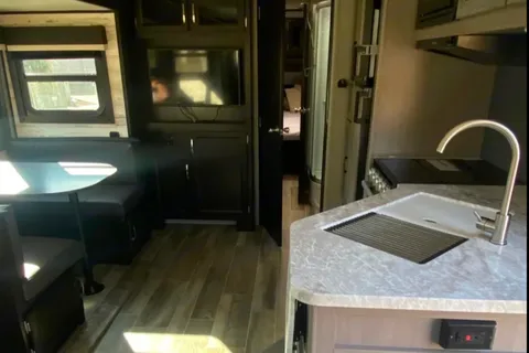 2021 Jayco Jay Feather Kid Approved Camper