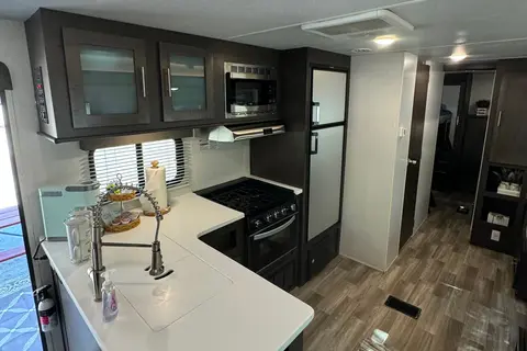 Your next getaway! Forest River Wildwood 30 footer with slideout!