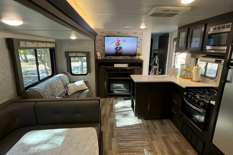 Your next getaway! Forest River Wildwood 30 footer with slideout!