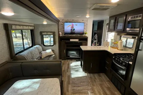 Your next getaway! Forest River Wildwood 30 footer with slideout!