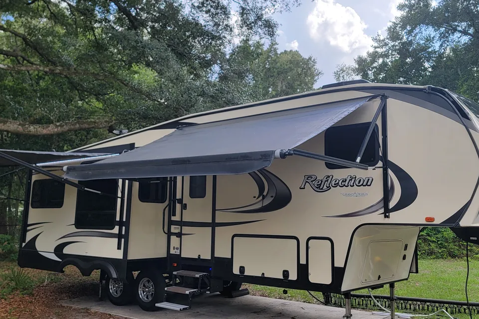 ROBERTO's Grand Design Reflection Fifth Wheel