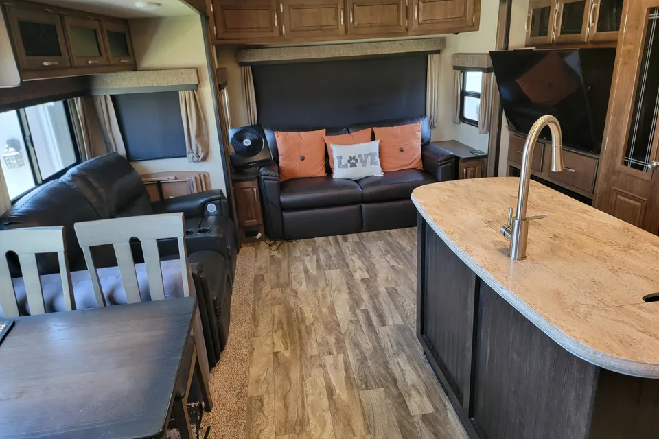 ROBERTO's Grand Design Reflection Fifth Wheel