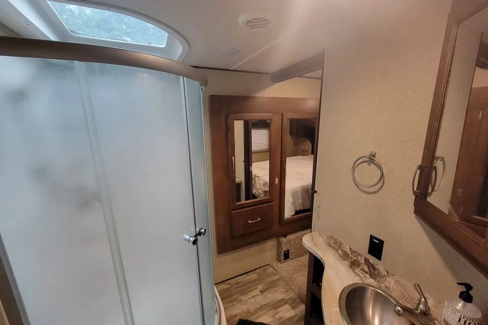 ROBERTO's Grand Design Reflection Fifth Wheel