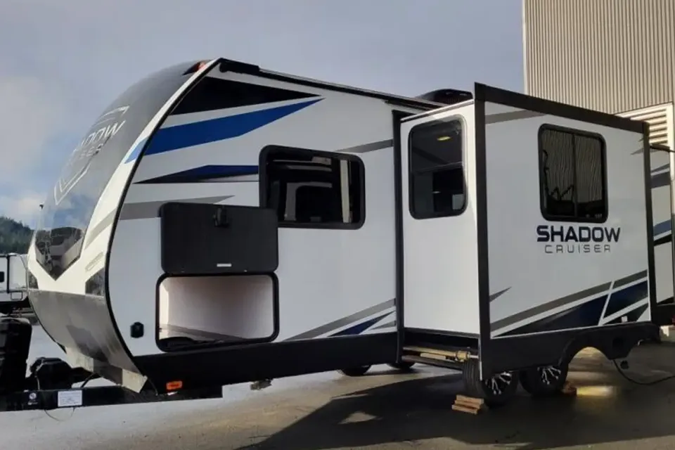 Ben's Like New!  Shadow Cruiser S225 RBS Travel Trailer 2020, 27’