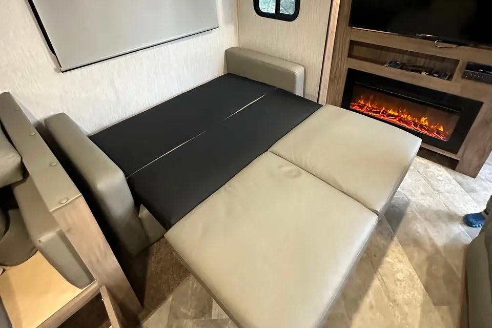 Sleeps 6 - New 2022 Travel Trailer Palomino