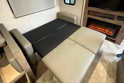 Sleeps 6 - New 2022 Travel Trailer Palomino
