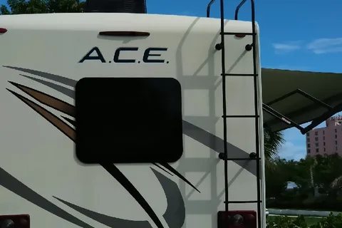 CJ's Thor Modern RV - Sleeps 9
