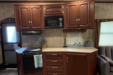 Eric And Christa's Winnebago Lite 5 Fifth Wheel