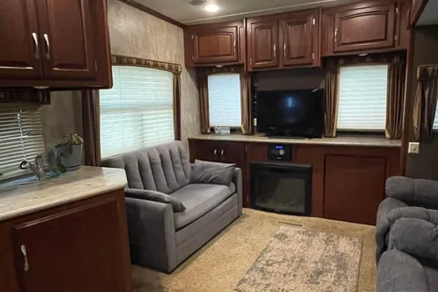 Eric And Christa's Winnebago Lite 5 Fifth Wheel