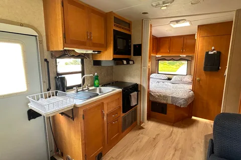 Adventure-Ready Sunseeker 26' Motorhome – Your Home on the Road!