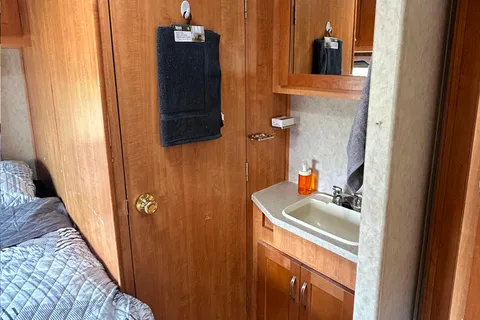 Adventure-Ready Sunseeker 26' Motorhome – Your Home on the Road!