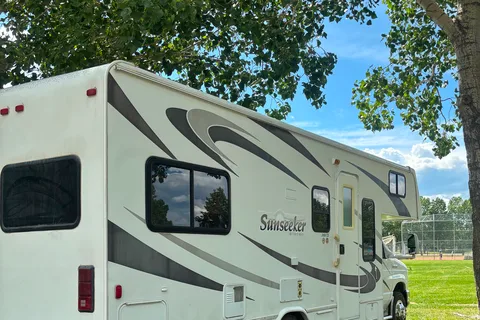 Adventure-Ready Sunseeker 26' Motorhome – Your Home on the Road!