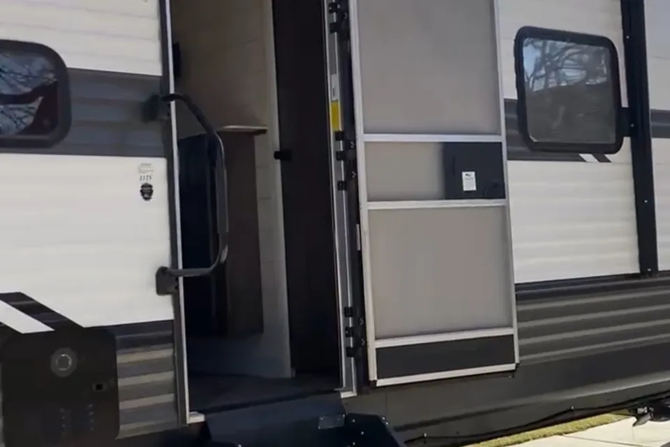 Vacation Vibes RV Cottage/ Pools + Family Fun